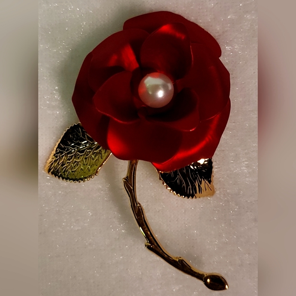 Vintage Romantic Gold Tone 3D Red Rose Flower Faux Pearl Brooch / Pin